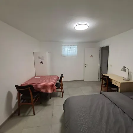 In Center アパート モンス